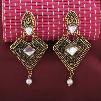 Spunky Golden Geometric Dangle Earrings 2