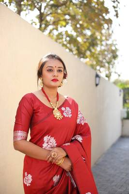 Maroon Woven Silk Saree With Blouse 2