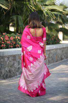 Pink Woven Silk Saree With Blouse 4