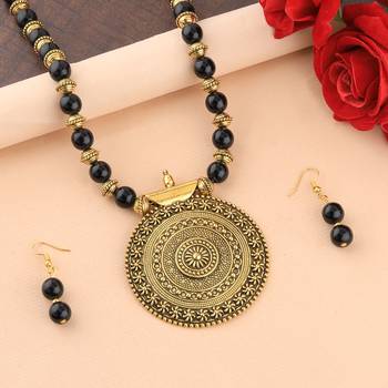 Traditional Designer Gold Oxidised Big Pendant Black Pearl Mala Set For Women Girl 1