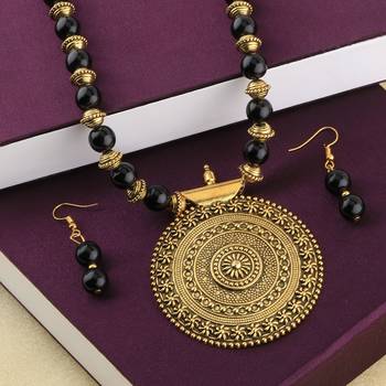 Traditional Designer Gold Oxidised Big Pendant Black Pearl Mala Set For Women Girl 2