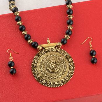 Traditional Designer Gold Oxidised Big Pendant Black Pearl Mala Set For Women Girl 3