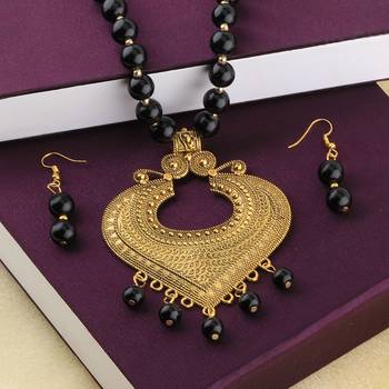 Exclusive Gold Oxidised Pendant Black Pearl Mala Set For Women Girl 2