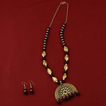 Adjustable Attractive Gold Oxidised Half Circle Pendant Black Pearl Mala Set For Women Girl 1