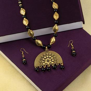 Adjustable Attractive Gold Oxidised Half Circle Pendant Black Pearl Mala Set For Women Girl 3