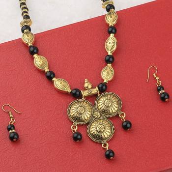 Elegant Gold  Adjustable Oxidised Pendant Black Pearl Mala Set For Women Girl 2