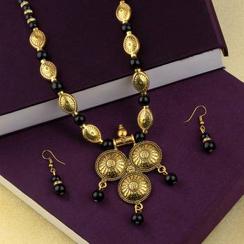 Elegant Gold  Adjustable Oxidised Pendant Black Pearl Mala Set For Women Girl 3