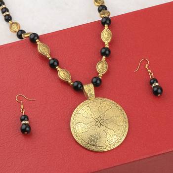 Stylish Adjustable Gold Oxidised Round Pendant Black Pearl Mala Set For Women Girl 2