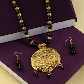 Party Wear  Adjustable Designer Gold Oxidised Pendant Black Pearl mala set for Women girl 3