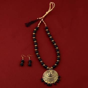 Stylish Designer Adjustable Gold Oxidised Pendant Black Pearl Mala Set For Women Girl 1