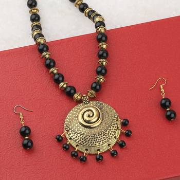 Stylish Designer Adjustable Gold Oxidised Pendant Black Pearl Mala Set For Women Girl 2