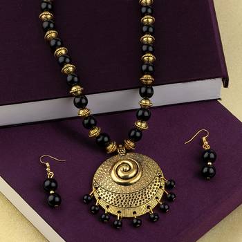 Stylish Designer Adjustable Gold Oxidised Pendant Black Pearl Mala Set For Women Girl 3