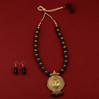 Party Wear Adjustable Designer Gold Oxidised Pendant Black Pearl mala set for Women girl 1