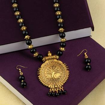 Party Wear Adjustable Designer Gold Oxidised Pendant Black Pearl mala set for Women girl 3