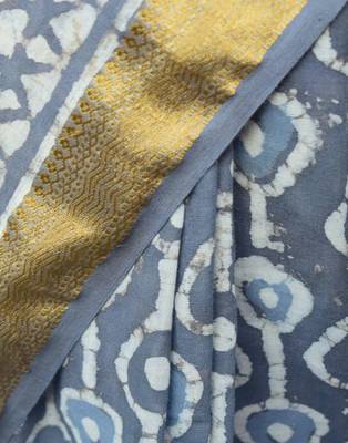 Grey Printed Cotton Saree With Blouse 4