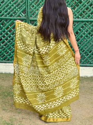 Green Printed Cotton Saree With Blouse 3