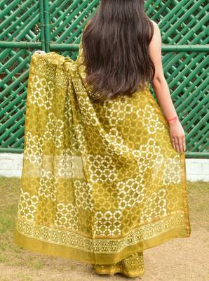 Green Printed Chanderi Silk Saree With Blouse 2