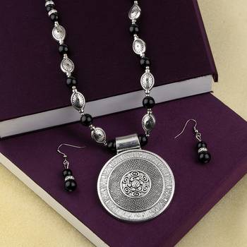 Adjustable Silver Plated With Black Pearl  Fancy Look Pendant Mala Set For Women Girl 3