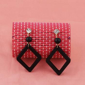 Beautiful  Diamond Wooden Earring For Perfect And Different Look For Women Girl 3