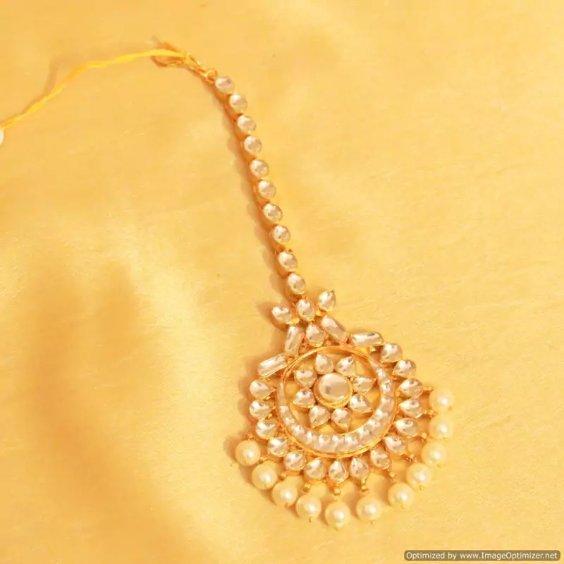 Bridal Flower Pattern Kundan Maang Tikka
