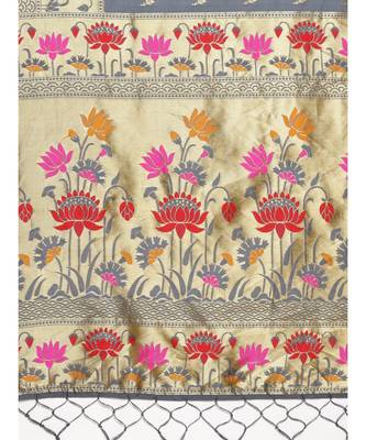 Grey printed Silk blend saree with blouse 4