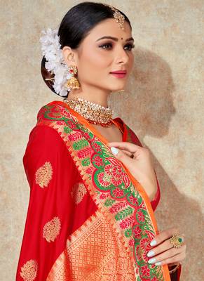 Red woven art silk saree with blouse 4
