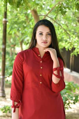 Maroon Stylish Solid Women Crape Kurta 2