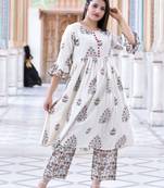 off white Stylish women pure  Cotton  Floral Printed Kurta with Pallazo  Set