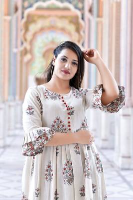 off white Stylish women pure  Cotton  Floral Printed Kurta with Pallazo  Set 3