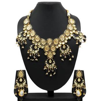 Black necklace-sets 1