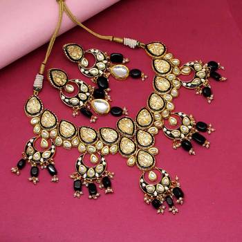 Black necklace-sets 2