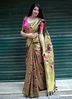Green woven silk saree with blouse 1