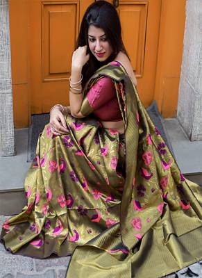 Green woven silk saree with blouse 2