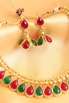 Lovely Goldtone Red Green Kundan Necklace With Earrings DJ16601