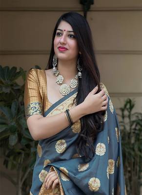 Grey woven banarasi silk saree with blouse 3