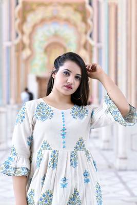 off white Stylish women pure  Cotton  Floral Printed Kurta with Pallazo  Set 2
