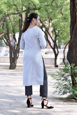 White Stylish Women White stright Kurti with beautiful Black Checks  pillazo 3