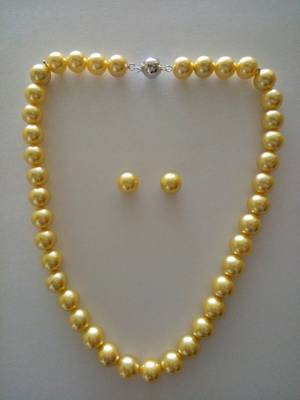 Yellow Natural Pearl Neckline 1