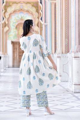 off white Stylish women pure  Cotton  Floral Printed Kurta with Pallazo  Set 3