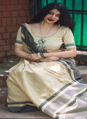 Beige woven cotton saree with blouse 2