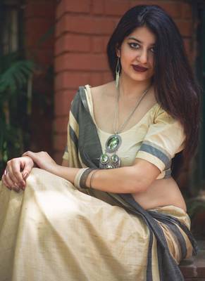 Beige woven cotton saree with blouse 3