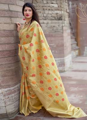 Cream woven silk blend saree with blouse 3