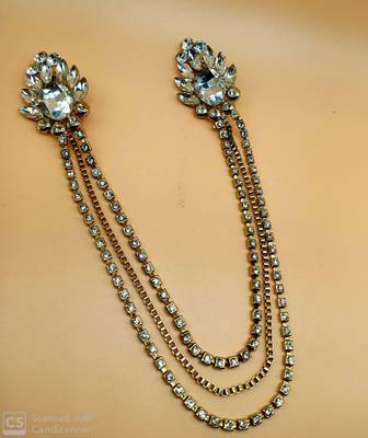 Gold brooch 1