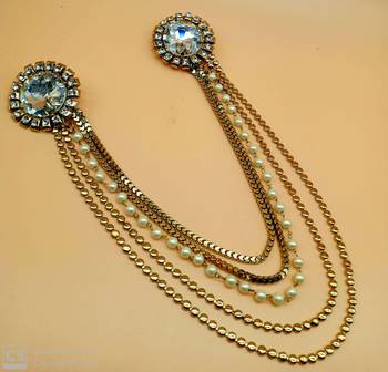 Gold brooch 1