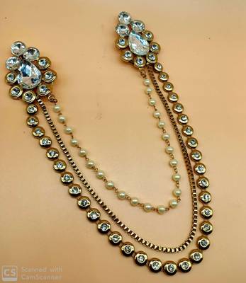 Gold brooch 1