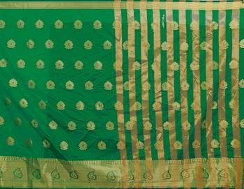 Kimisha Green Silk Blend Jacquard Woven Saree With Running Blouse 4