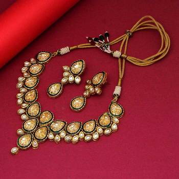Green necklace-sets 1