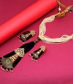 Black necklace-sets
