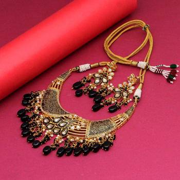 Black necklace-sets 1