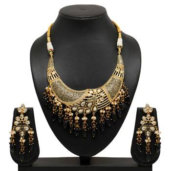 Black necklace-sets 2
